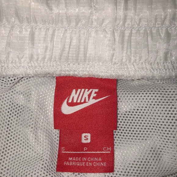 Awesome Nike silver running shorts size S - Picture 5 of 7